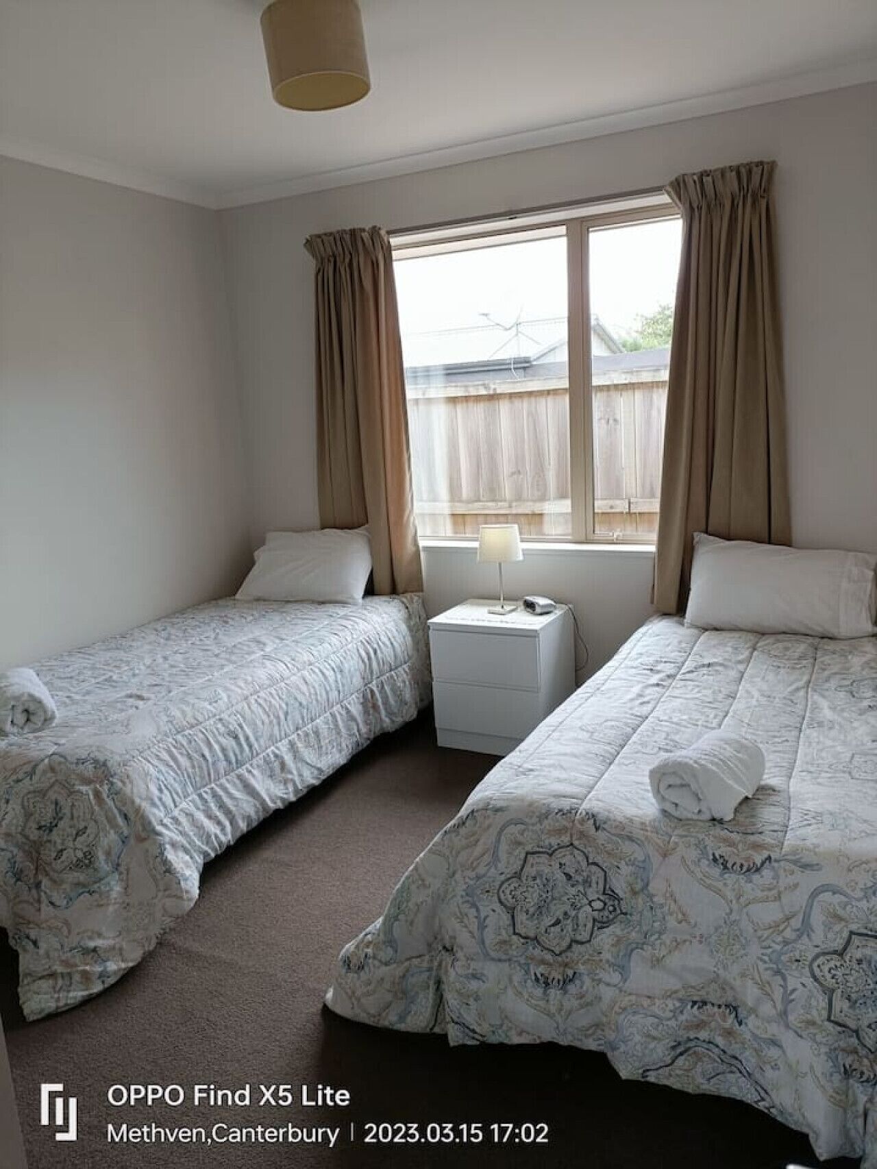 3 bedrooms, desk, iron/ironing board, travel crib