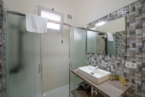 Shower, hair dryer, bidet, towels - Casa Punta Paradiso - Romantic Seaside Retreat (Praiano)