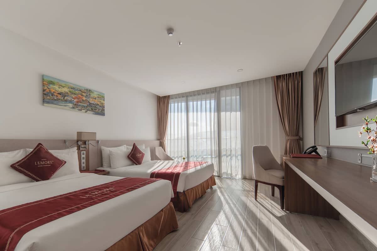 1 chambre, minibar, coffres-forts dans les chambres, bureau