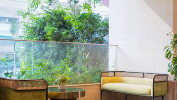 Vista frontal de la propiedad