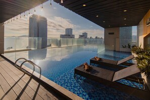 Outdoor pool, open 8:00 AM to 10:00 PM, pool loungers