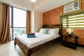 Exclusive Condo, 1 Queen Bed with Sofa bed, Lake View | 1 bedroom, blackout curtains, iron/ironing board, free WiFi - Viceroy 3 Mckinley Hill BGC (Taguig)