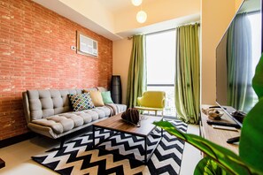 Exclusive Condo, 1 Queen Bed with Sofa bed, Lake View | 1 bedroom, blackout drapes, iron/ironing board, free WiFi