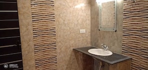 Buồng tắm vòi sen, đồ dùng nhà tắm miễn phí, khăn tắm