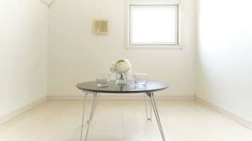 Căn hộ, 1 phòng ngủ, không hút thuốc (with Loft #202) | 1 phòng ngủ, bàn ủi/dụng cụ ủi quần áo