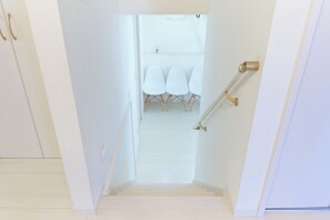 1 habitación, tabla de planchar con plancha, wifi gratis y ropa de cama 