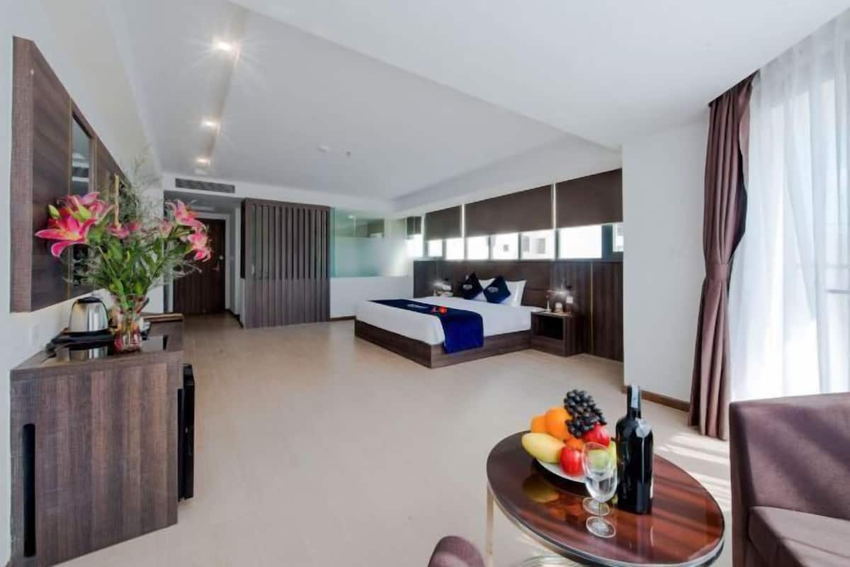 1 bedroom, premium bedding, memory-foam beds, minibar