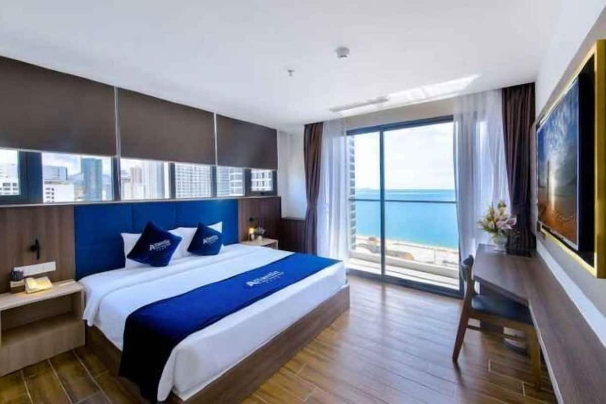 1 bedroom, premium bedding, memory-foam beds, minibar