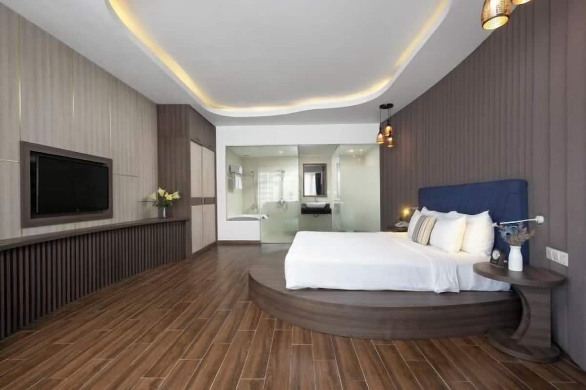 1 bedroom, premium bedding, memory-foam beds, minibar