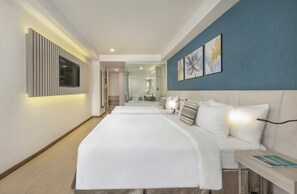Deluxe Triple Room, Balcony, City View