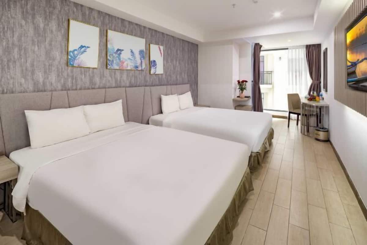 1 bedroom, premium bedding, memory-foam beds, minibar