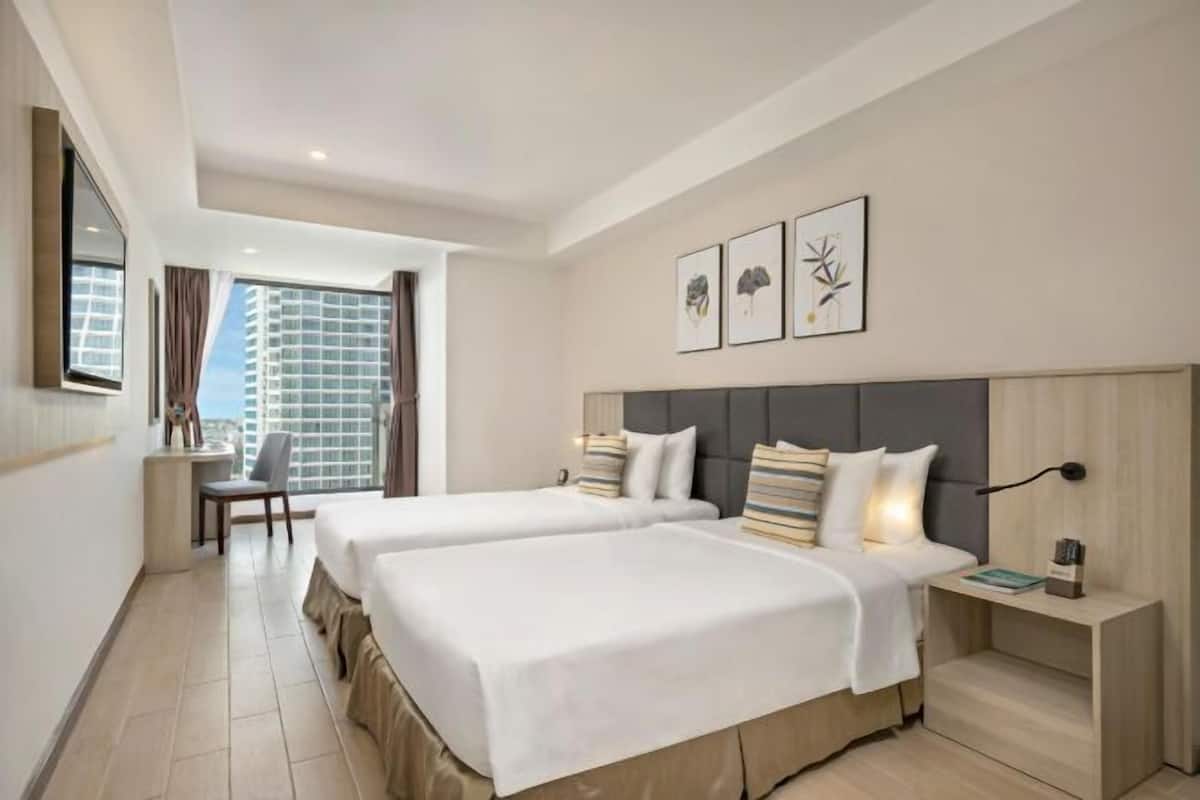 1 bedroom, premium bedding, memory-foam beds, minibar