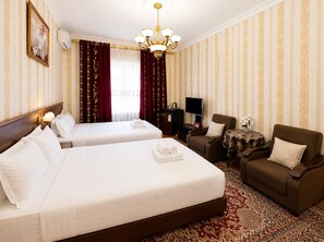 Chambre Deluxe avec lits jumeaux | Literie de qualité supérieure, bureau
