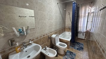 Business Room | Bathroom | Free toiletries, hair dryer, bathrobes, slippers