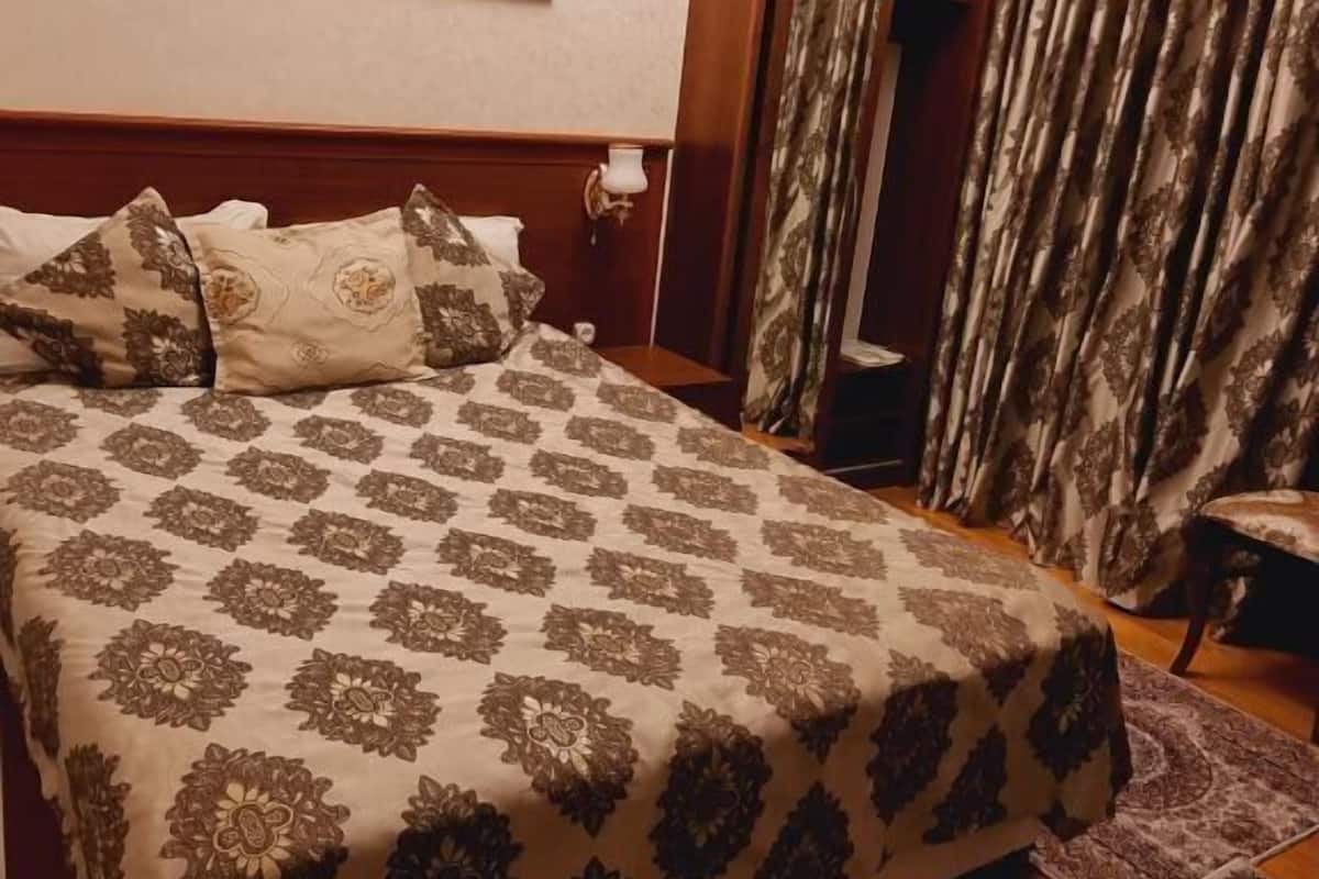 Klassieke kamer, 1 kingsize bed | Een laptopwerkplek, verduisterende gordijnen, geluiddichte muren