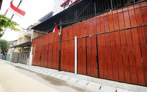 Property entrance - Kamar Keluarga Grogol Syariah (Jakarta)