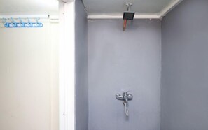 Bathroom - Kamar Keluarga Grogol Syariah (Jakarta)
