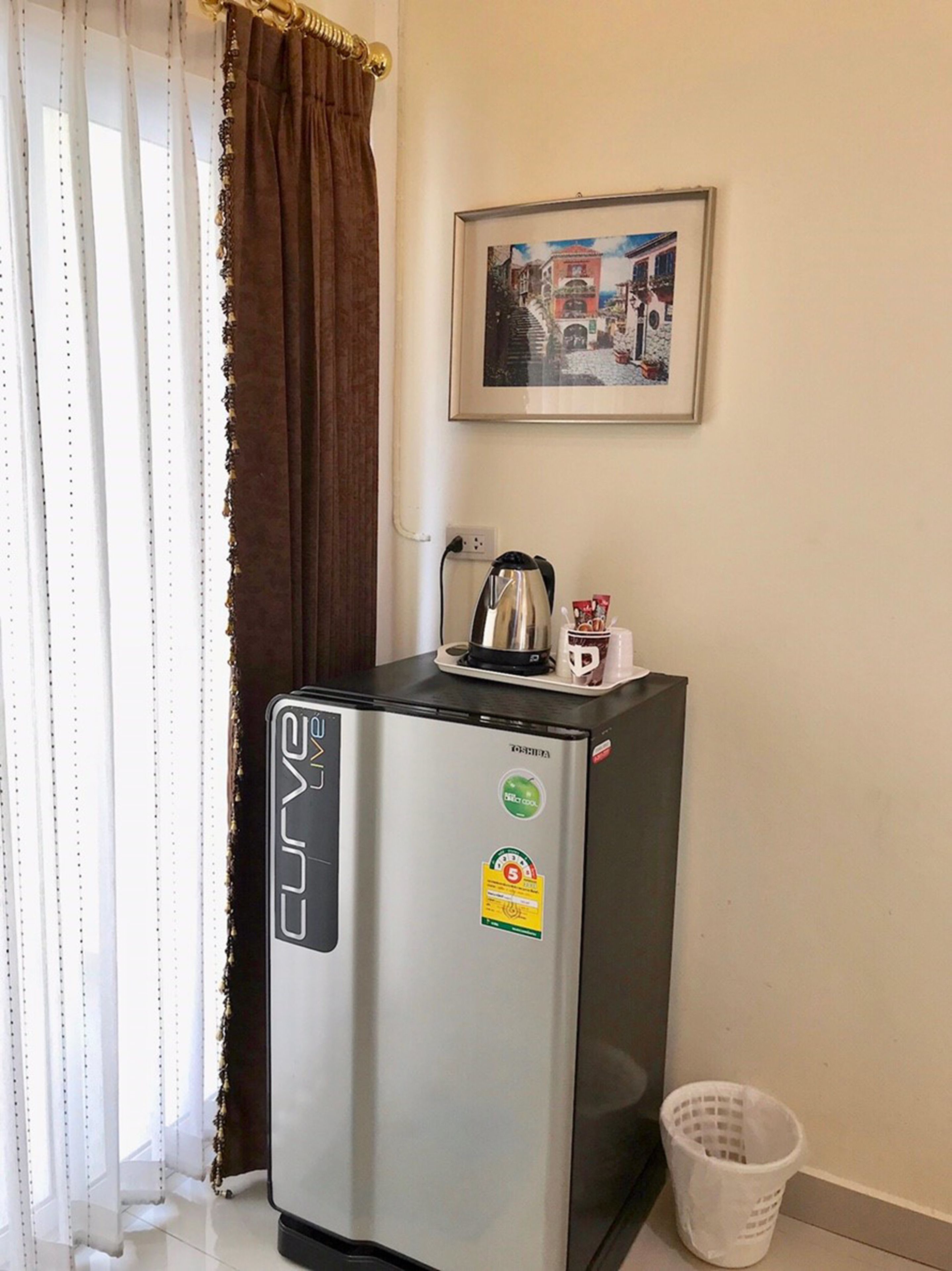 budget double room | mini fridge