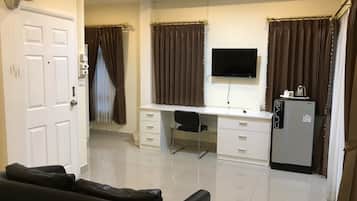 Standard Double Room | Living area | 32-inch flat-screen TV with cable channels, TV