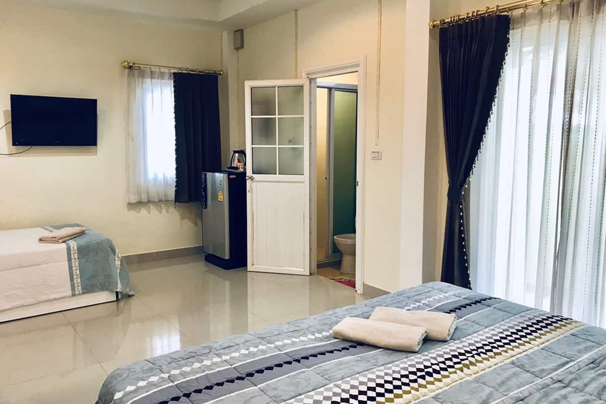 triple room  | blackout curtains, free wifi, bed sheets