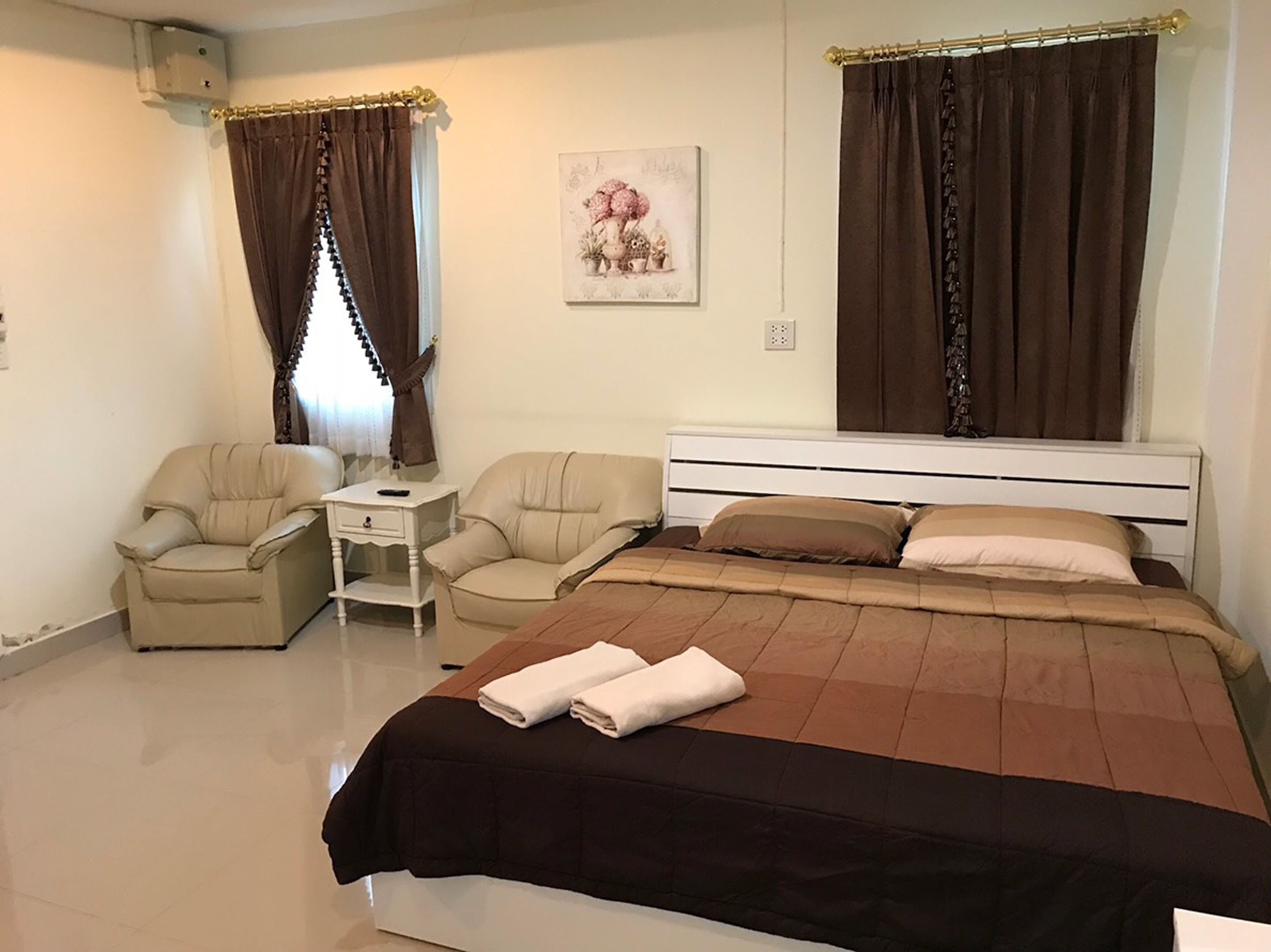 standard double room  | blackout curtains, free wifi, bed sheets