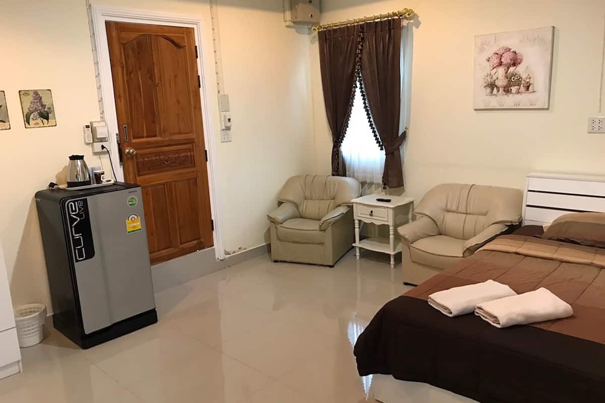 standard double room  | blackout curtains, free wifi, bed sheets