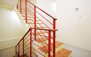 Staircase - Kamar Keluarga Jelambar Syariah (Jakarta)