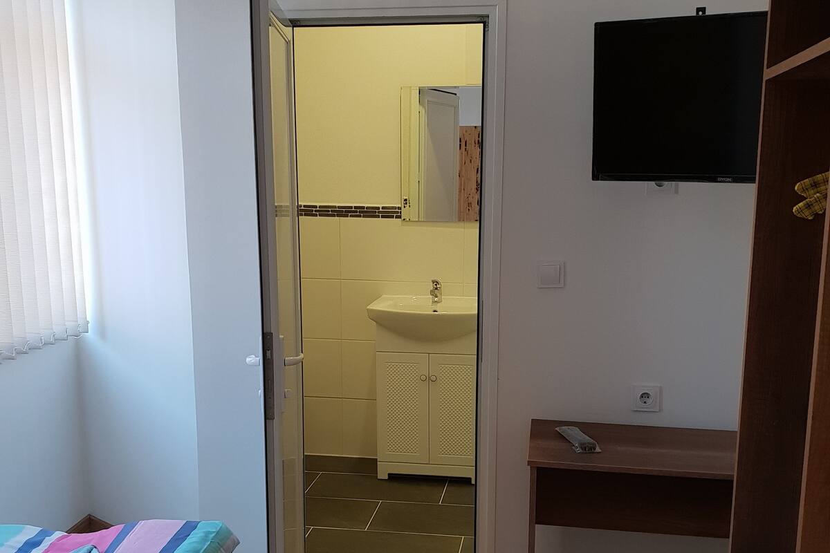 Desk, free WiFi, bed sheets