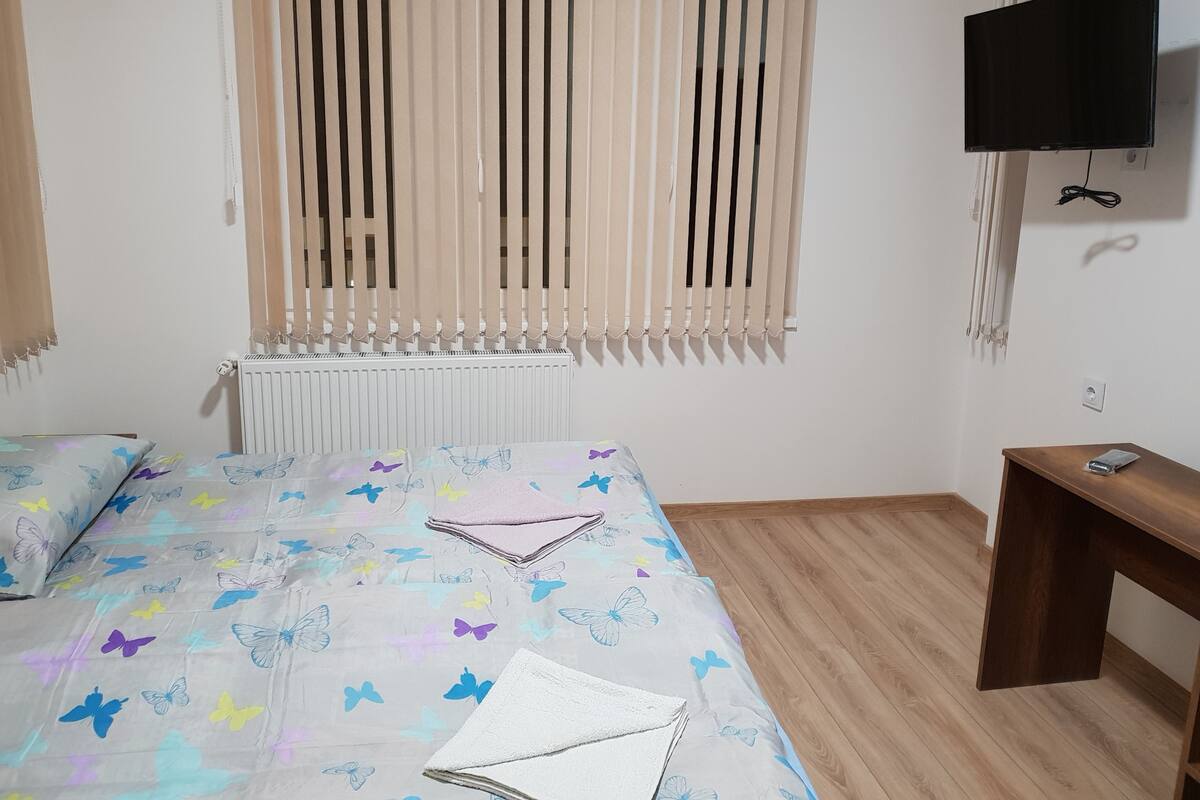 Desk, free WiFi, bed sheets