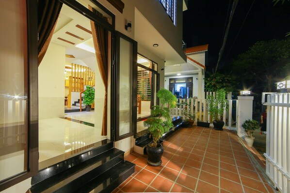 Balcony - Nhu Y Homestay (Da Nang)