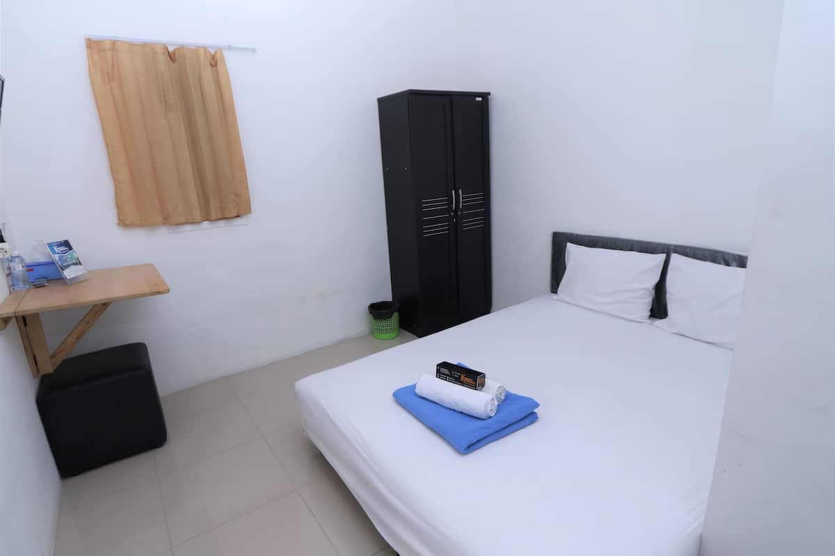 Double Room, Non Smoking | Desk, free WiFi