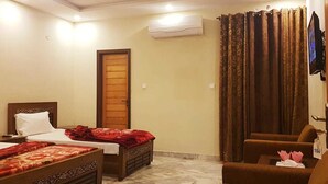 Comfort Room, Multiple Beds, Non Smoking, City View - Pakeeza One Hotel (Lahore)