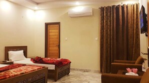 Comfort Room, Multiple Beds, Non Smoking, City View - Pakeeza One Hotel (Lahore)