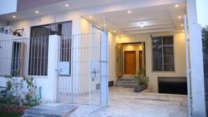 Interior entrance - Pakeeza One Hotel (Lahore)
