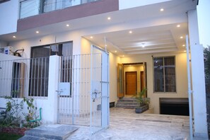 Interior entrance - Pakeeza One Hotel (Lahore)