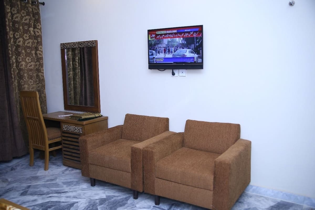 Deluxe Room, 1 Double Bed, Non Smoking, Park View | Iron/ironing board, free WiFi