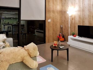 Loft, 1 Bedroom | Living room | Flat-screen TV - Establishment Bangsar Homestay (Kuala Lumpur)