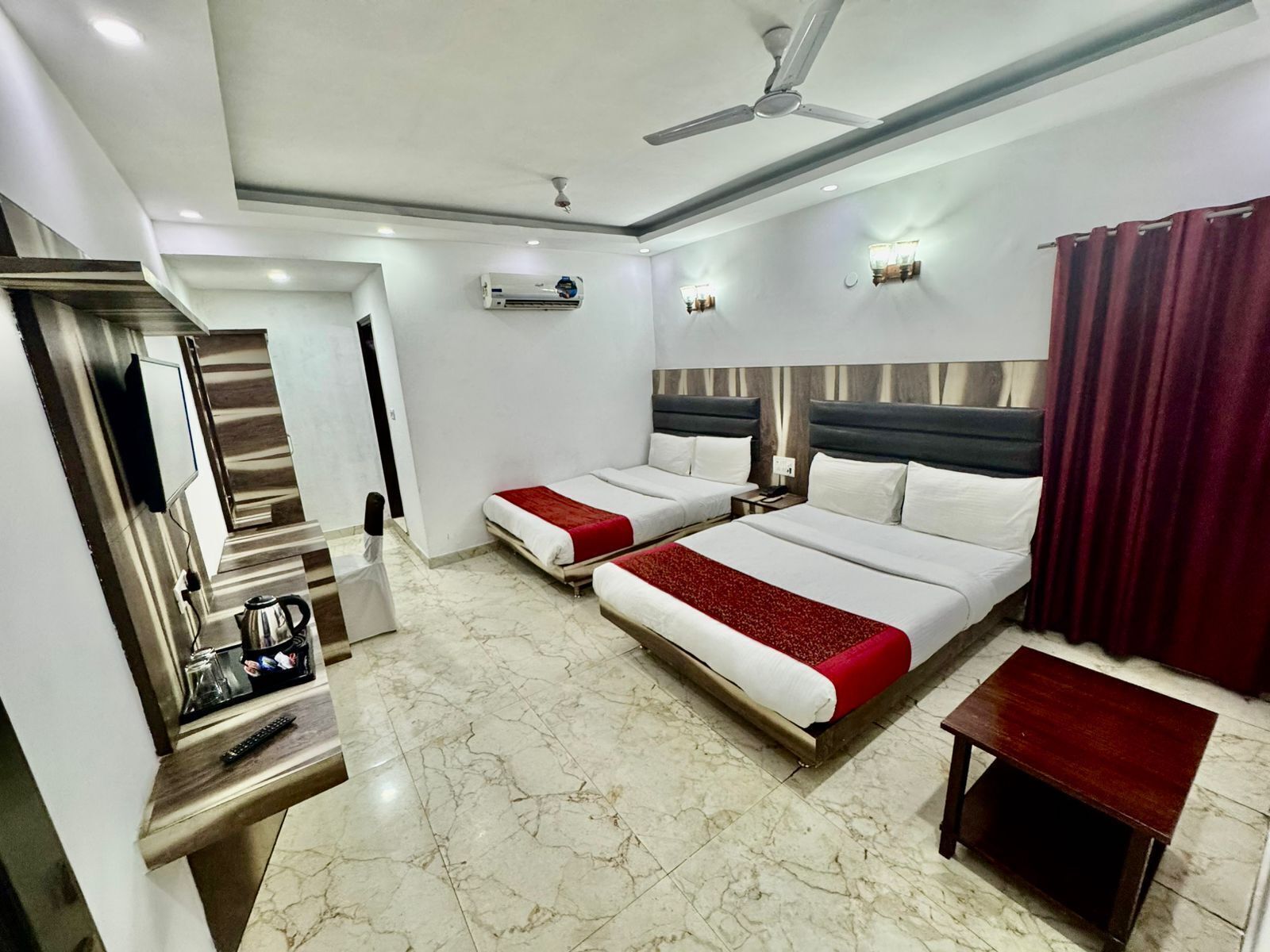 Foto - Hotel TJS Royale, Karol Bagh, 2 Mins from Metro