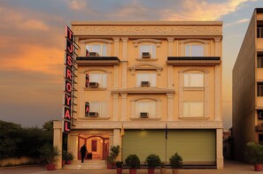Fachada de la propiedad