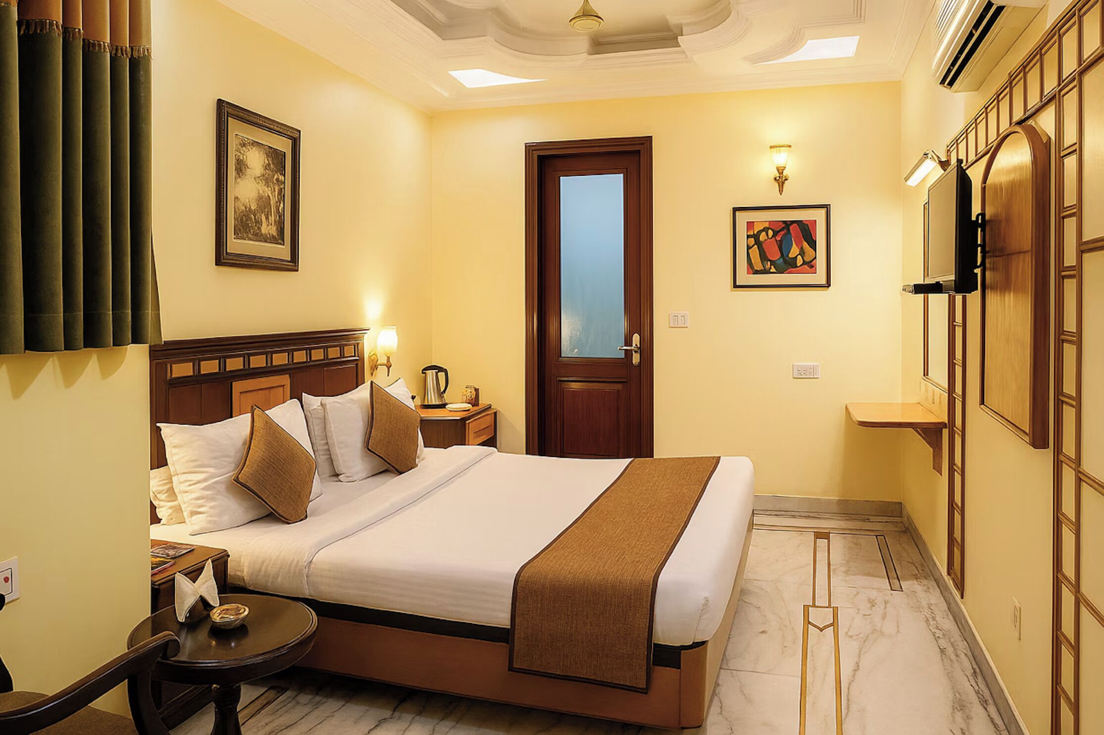 Foto - Hotel TJS Royale, Karol Bagh, 2 Mins from Metro