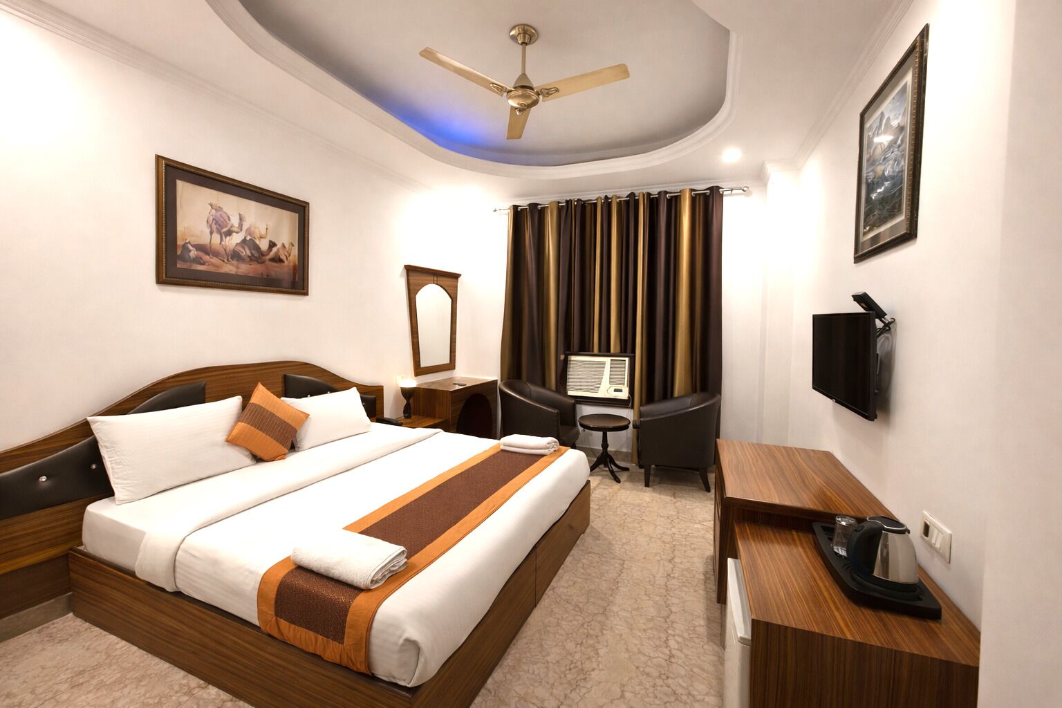 Foto - Hotel TJS Royale, Karol Bagh, 2 Mins from Metro