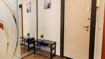 Apartment | Wohnbereich | 100-cm-Flachbildfernseher mit Kabelempfang, Fernseher