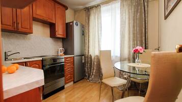 Apartment | Eigene Küche | Großer Kühlschrank, Mikrowelle, Ofen, Herdplatte