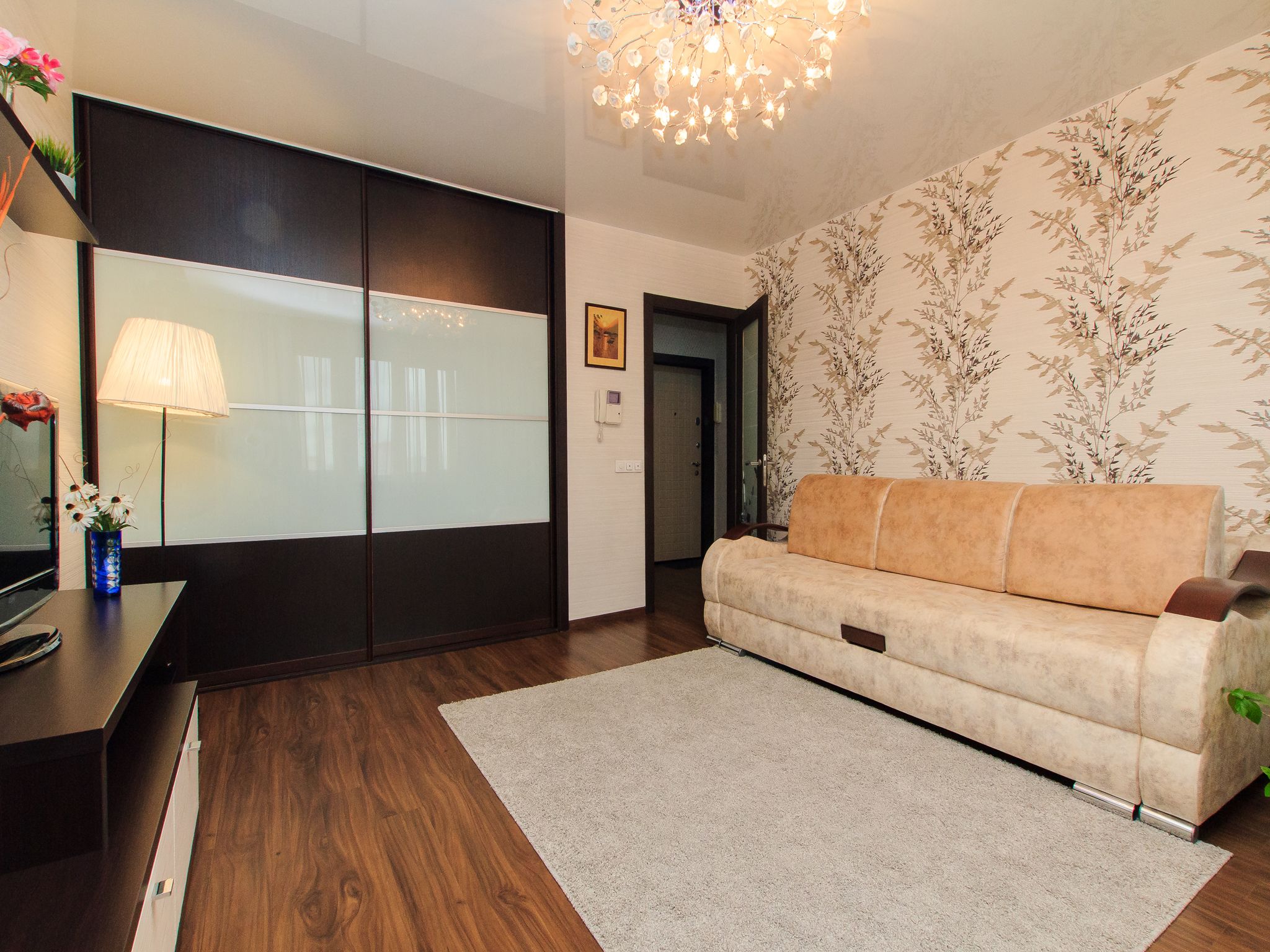 Apartment | Wohnzimmer | 100-cm-Flachbildfernseher mit Kabelempfang, Fernseher