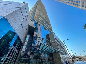 Front of property - HiGuests - Damac Heights (Dubai)