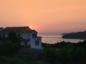 Fassade der Unterkunft – Abend/Nacht