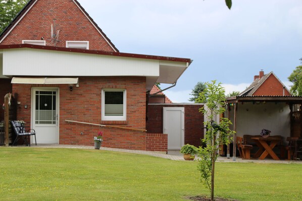 Unclassified image, 1 of 28, button