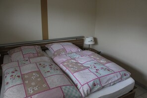 2 dormitorios, tabla de planchar con plancha, cuna de viaje y wifi