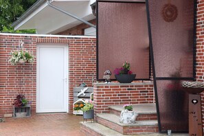 Unclassified image, 5 of 28, button