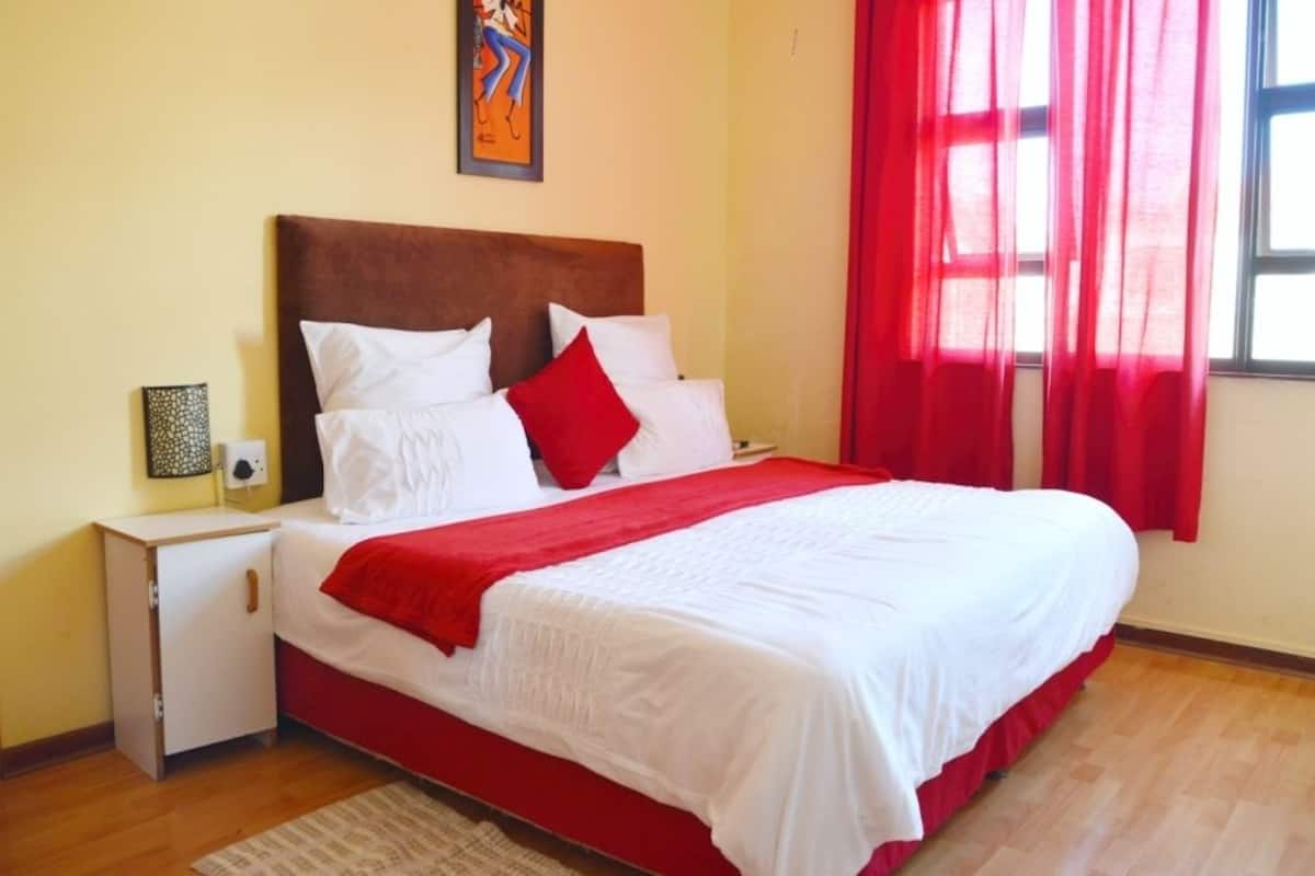 Habitación individual económica, 1 cama Queen size, con acceso para personas discapacitadas | Amenidades de baño | Toallas